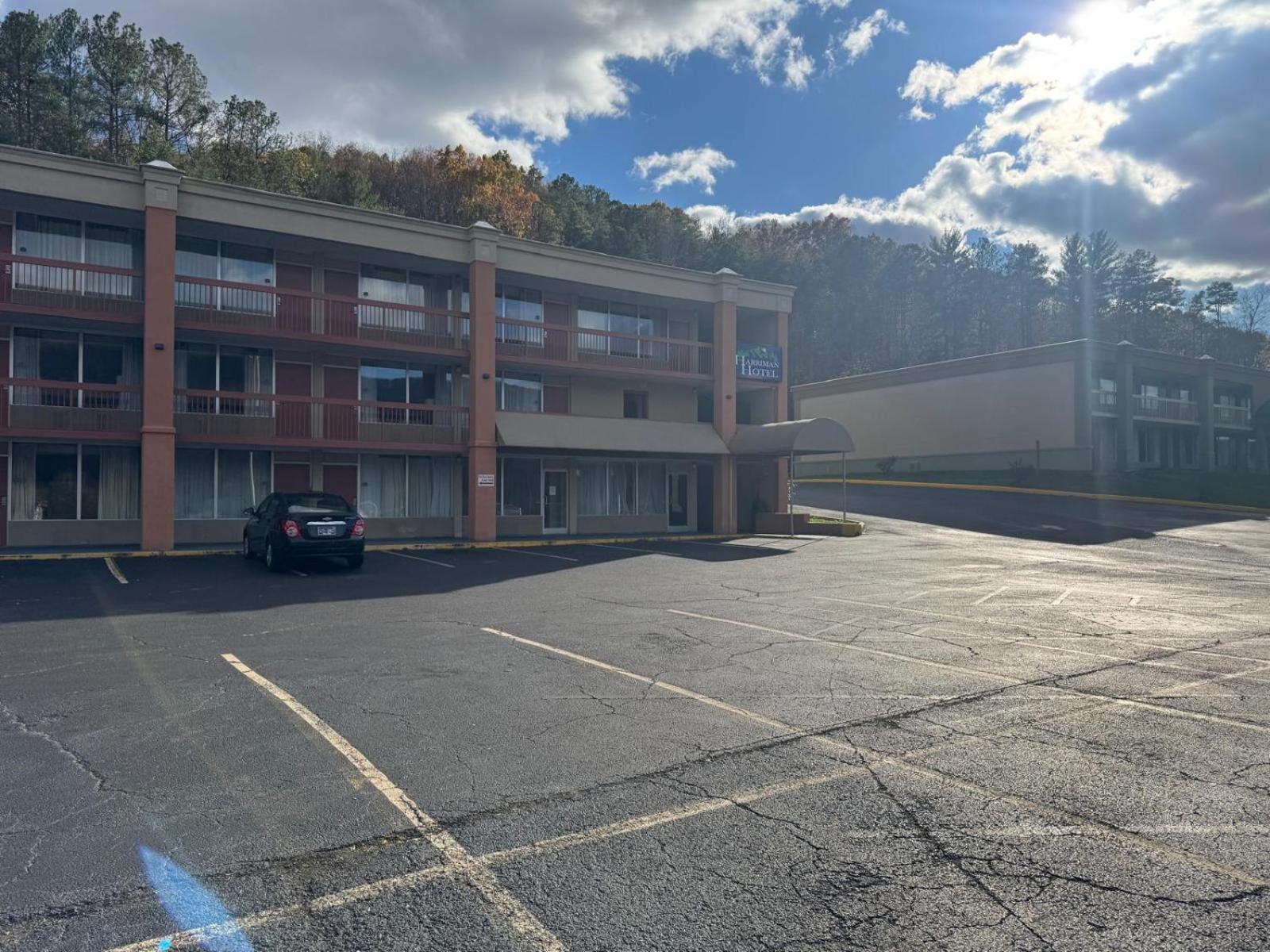 Oyo Hotel Harriman Near I-40 Εξωτερικό φωτογραφία