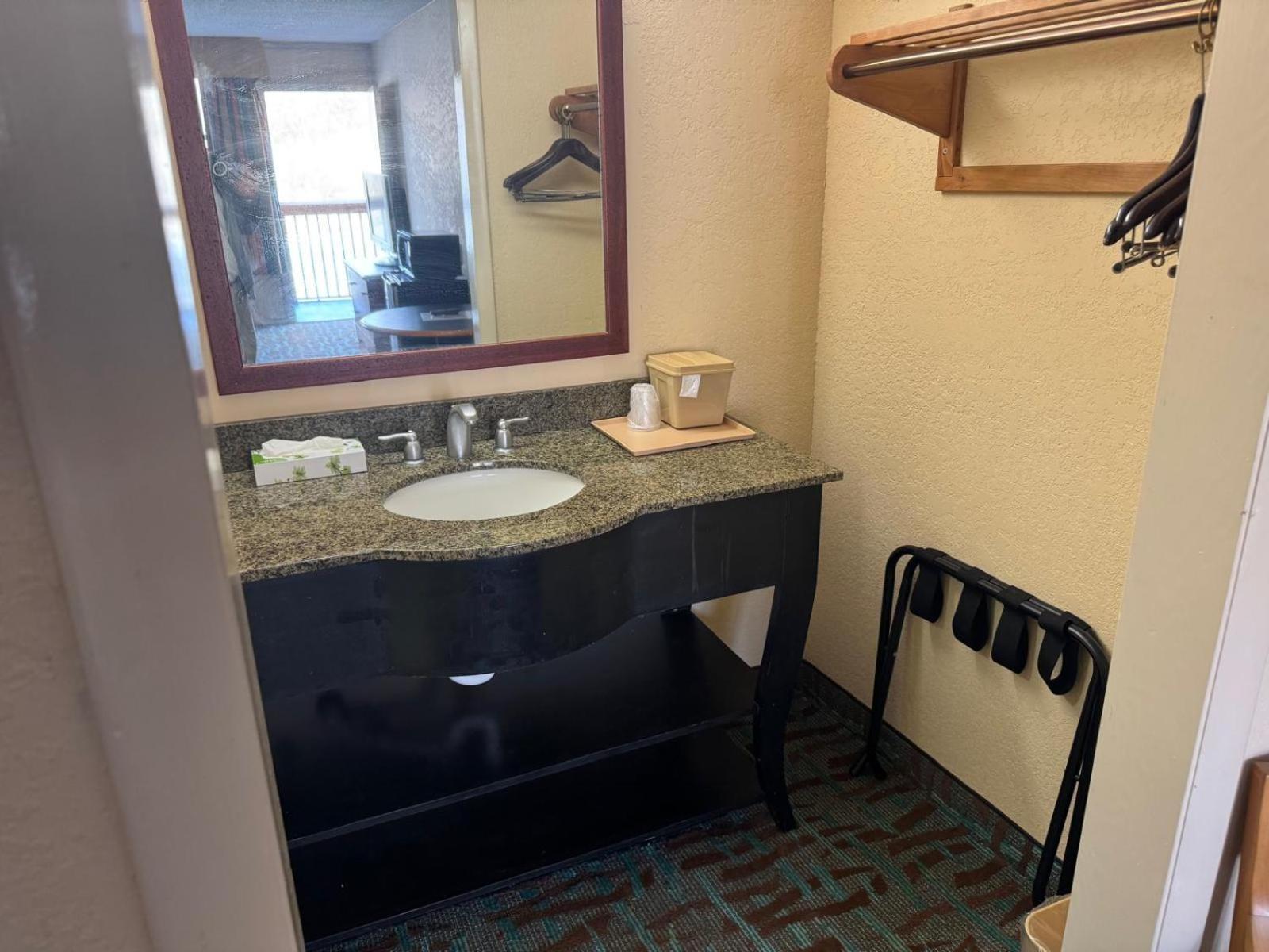 Oyo Hotel Harriman Near I-40 Εξωτερικό φωτογραφία