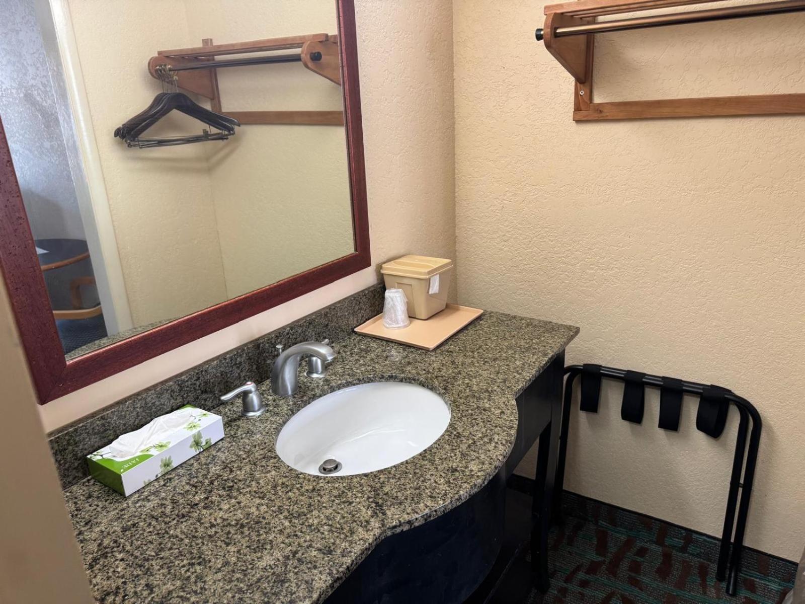 Oyo Hotel Harriman Near I-40 Εξωτερικό φωτογραφία