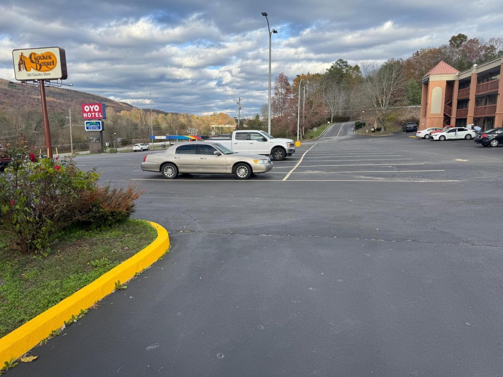 Oyo Hotel Harriman Near I-40 Εξωτερικό φωτογραφία