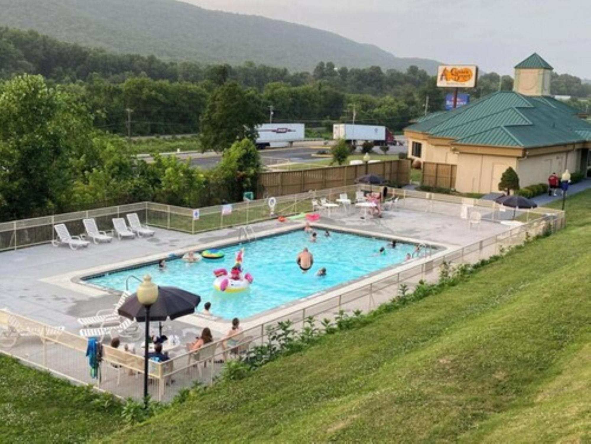 Oyo Hotel Harriman Near I-40 Εξωτερικό φωτογραφία
